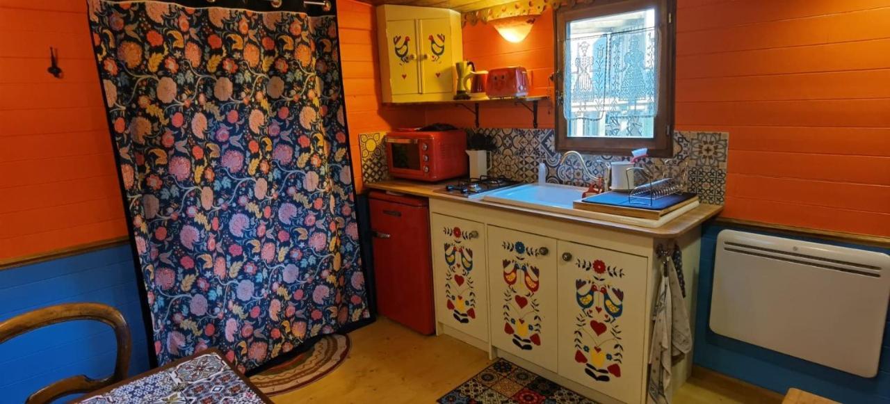 Roulotte Tipergwendiou Hotel Плугонвелен Екстериор снимка