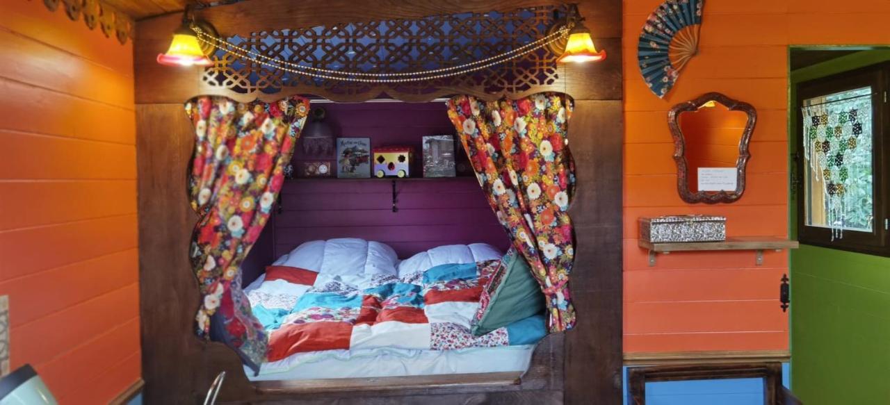 Roulotte Tipergwendiou Hotel Плугонвелен Екстериор снимка